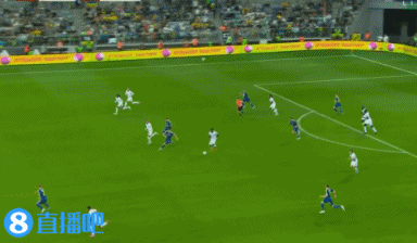 姆巴佩单刀挑射直接还给门将，失良机后一脸懊恼